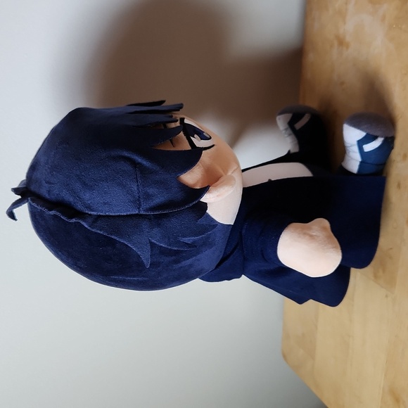Solo Leveling Sung Jinwoo Sitting Plush - Picture 4 of 10
